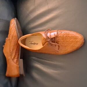 Trotters Women's Woven Brown Leather Flats Oxfords Casual Shoes sz 7M